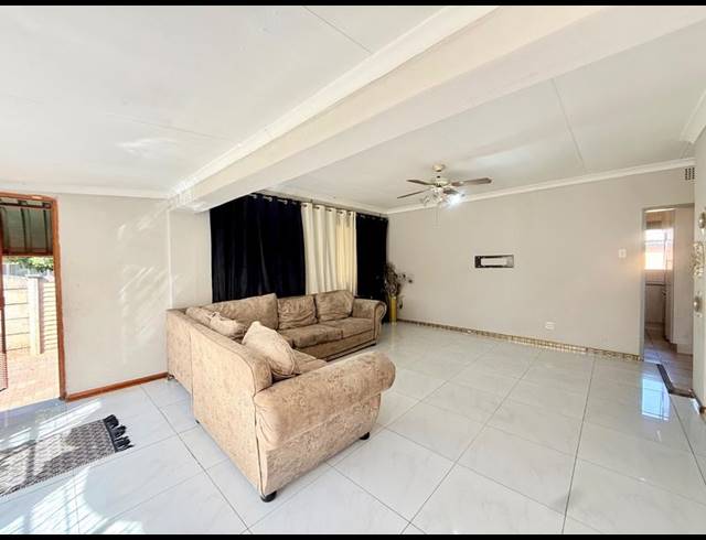2 BEDROOM HOUSE FOR SALE IN VANDERBIJLPARK CW 6